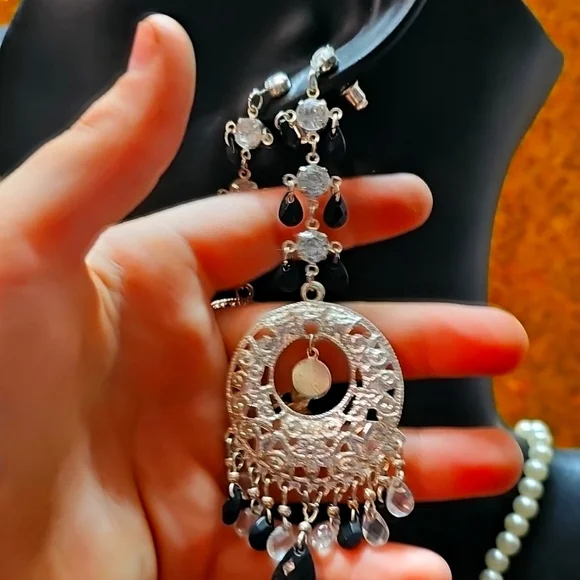 Black W/ Silver Tones jewlery set. Necklace, bracelet, earrings, Brooch, Ring - Picture 5 of 11